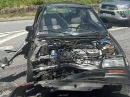 Até o capô do carro 'saltou' numa colisão que deixou jovem ferido em fafe