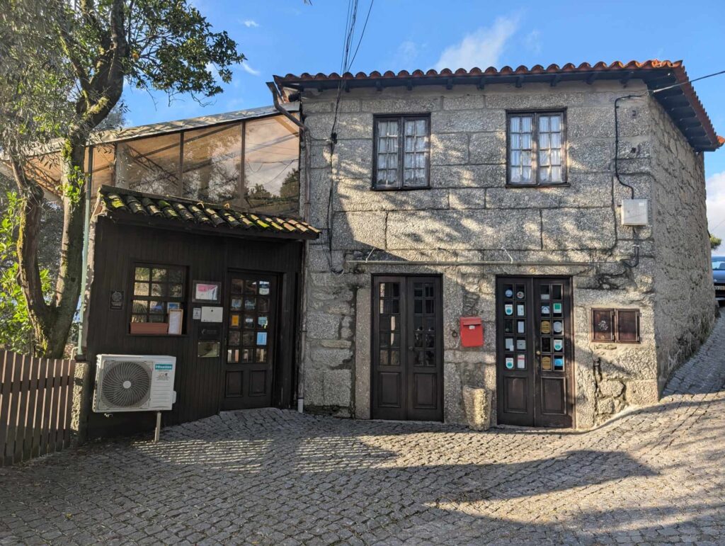 Dono de restaurante na póvoa de lanhoso condecorado pelo presidente da república