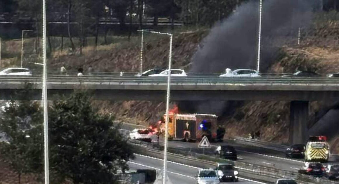 Carro arde na a3