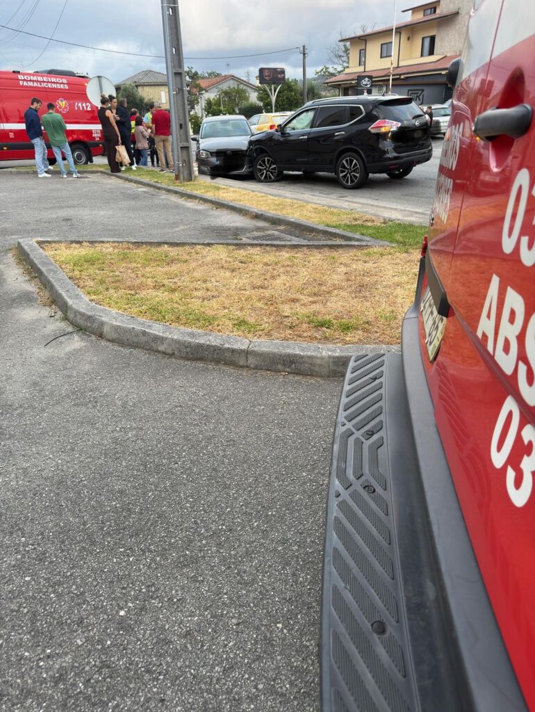 Três feridos após colisão na estrada famalicão-guimarães