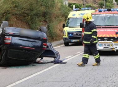 Três feridos após capotamento na estrada fafe-póvoa de lanhoso