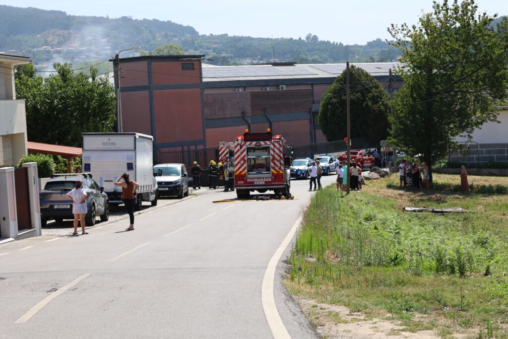 Guimarães: fábrica de panificação destruída pelas chamas