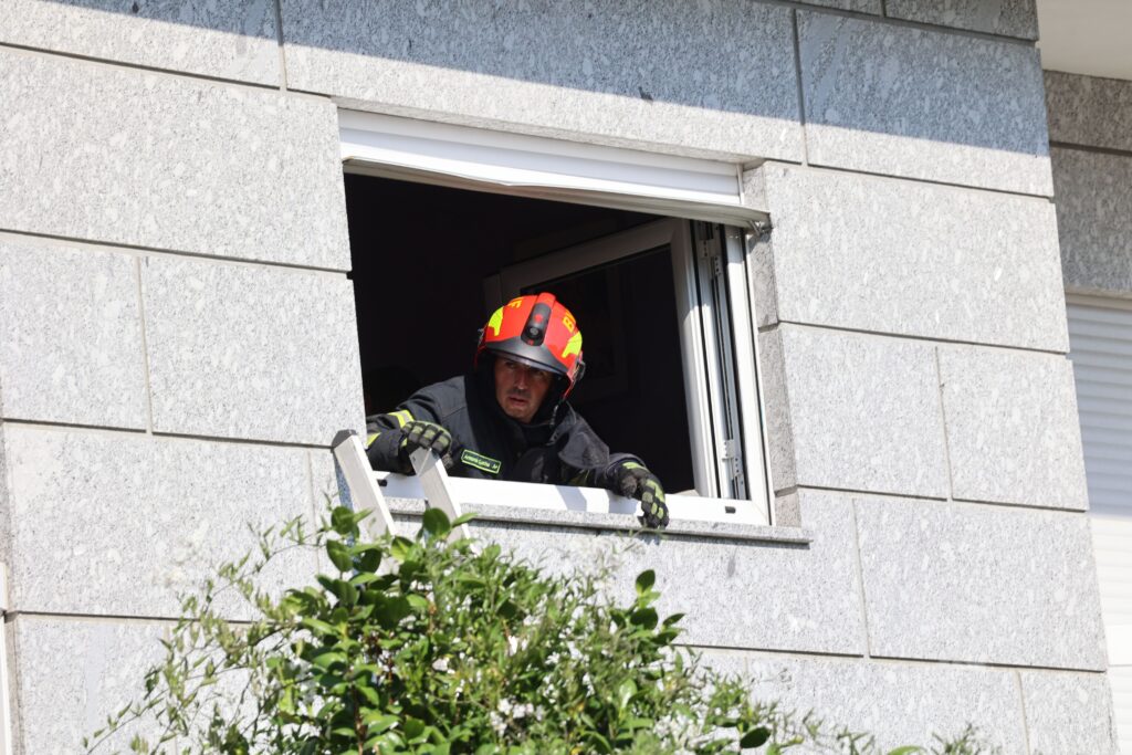 Fafe: bombeiros resgatam mulher que ficou trancada em casa desde sábado 8 Fafe: bombeiros resgatam mulher que ficou trancada em casa desde sábado