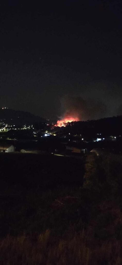 Incêndio deflagra junto a variante em barcelos 9 Incêndio deflagra junto a variante em barcelos