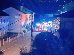 Jovem de 21 anos em estado grave após colisão nas taipas