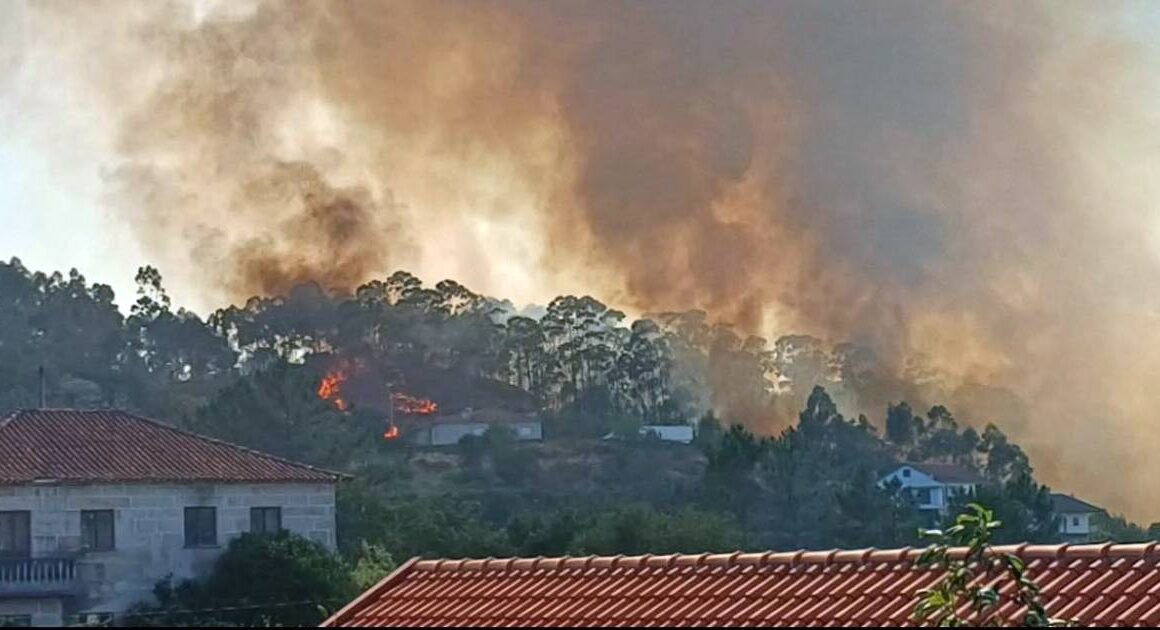 Bombeiros de todo o país ajudam no fogo do lindoso. São mais de 250 operacionais e 80 viaturas