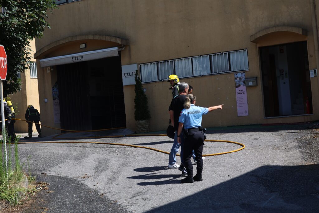 Guimarães: fábrica de panificação destruída pelas chamas