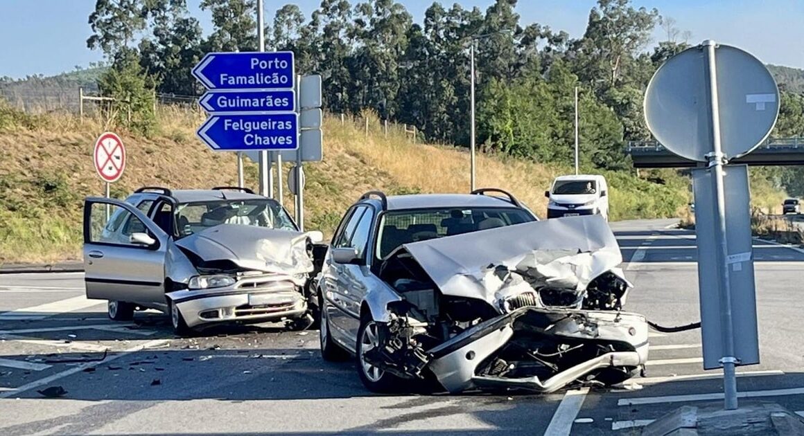 Colisão faz 2 feridos em famalicão