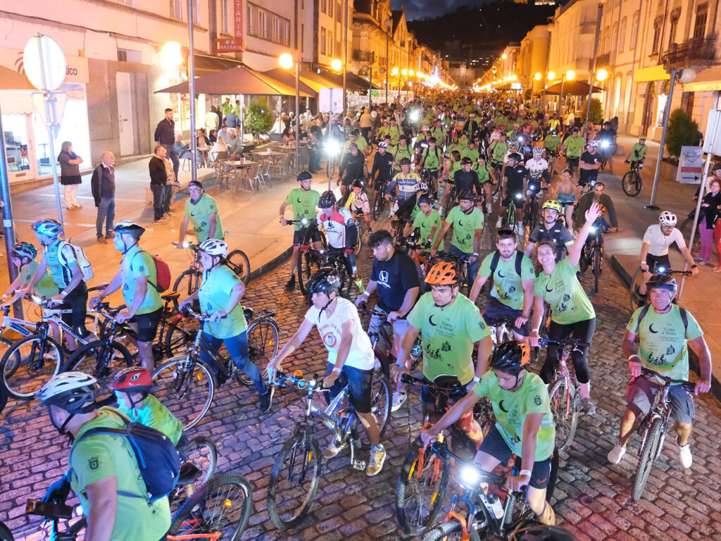 Mais de 500 pedalaram por viana à noite