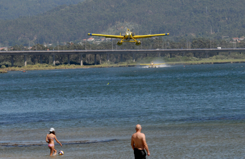 'fireboss' abastecem em viana para combater grande incêndio em ponte de lima 8 'fireboss' abastecem em viana para combater grande incêndio em ponte de lima