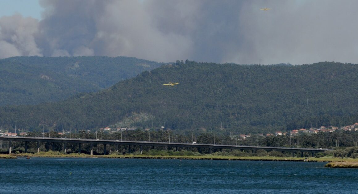 'fireboss' abastecem em viana para combater grande incêndio em ponte de lima