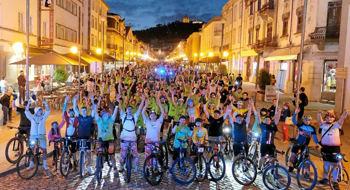 Mais de 500 pedalaram por viana à noite