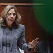 Ministra saúde diz que assume responsabilidades resolvendo os problemas e rejeita demissão