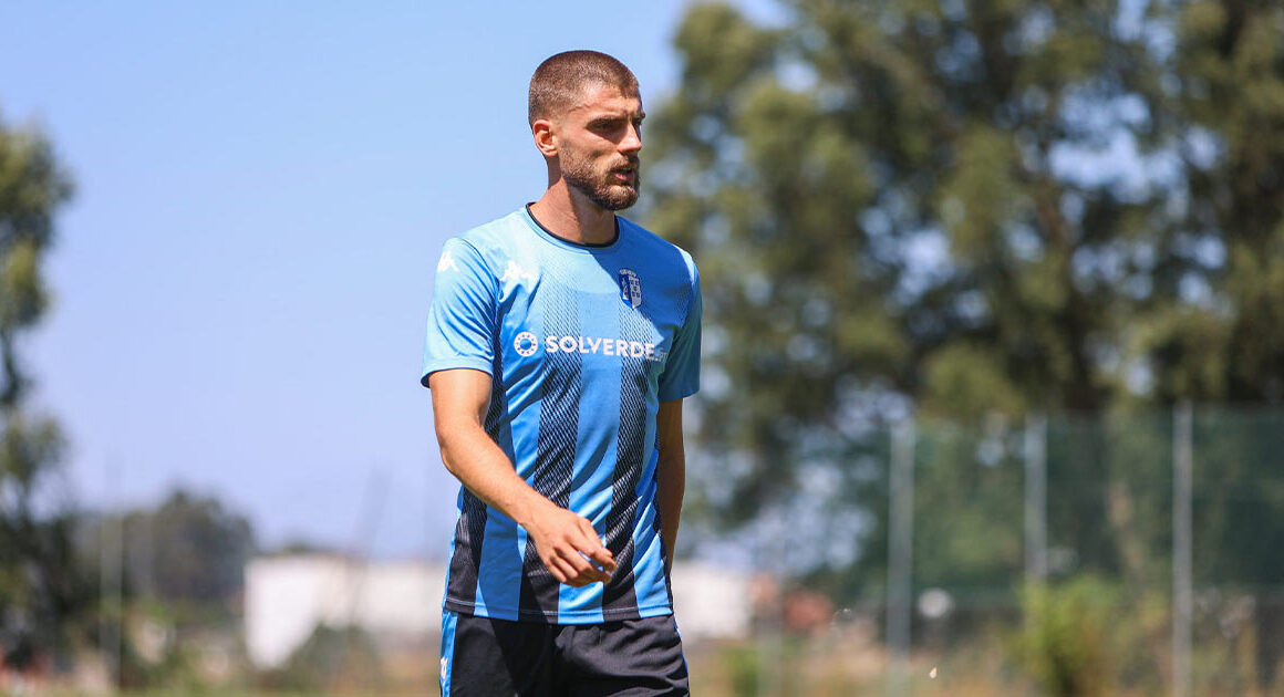 Internacional búlgaro reforça defesa do vizela
