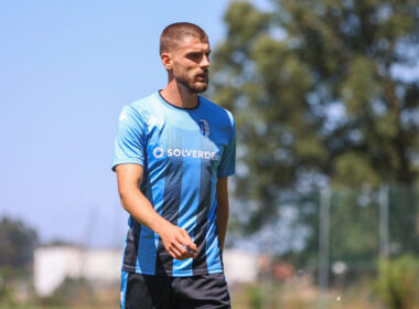 Internacional búlgaro reforça defesa do vizela