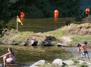 Mais de 200 alunos limpam praias fluviais de braga