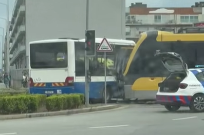 Metro colide com autocarro em vila do conde 6 Metro colide com autocarro em vila do conde