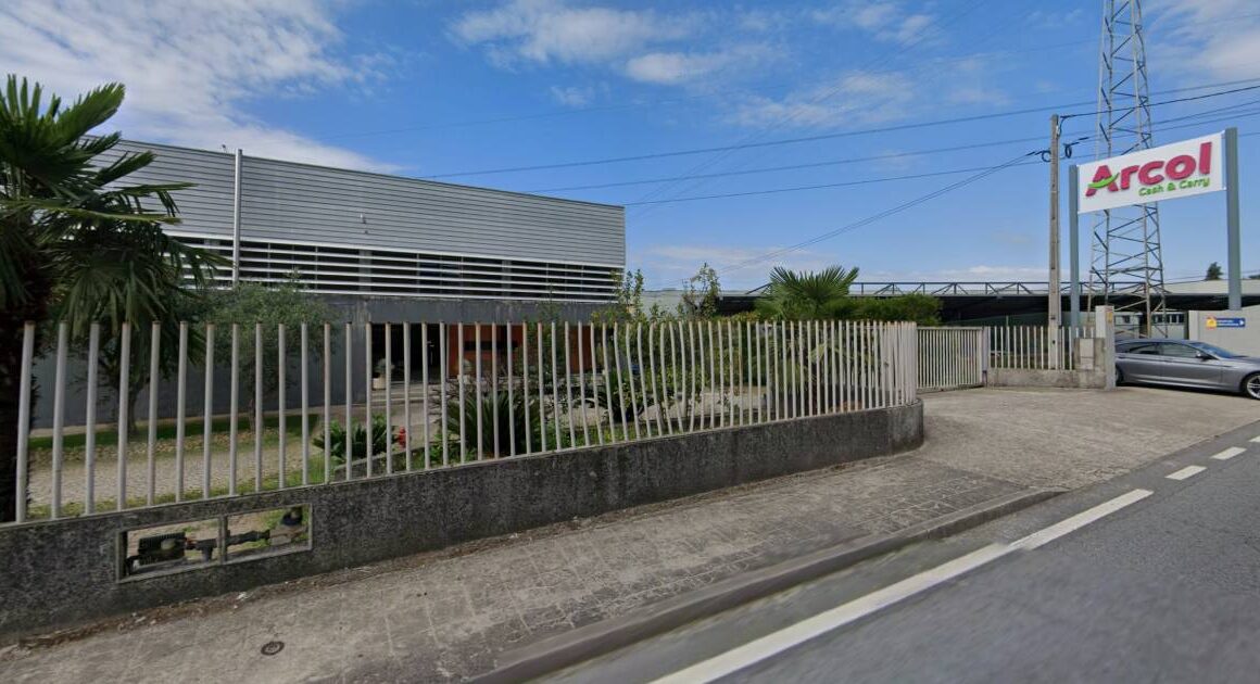 Eletricista morre após queda de cinco metros na arcol em guimarães