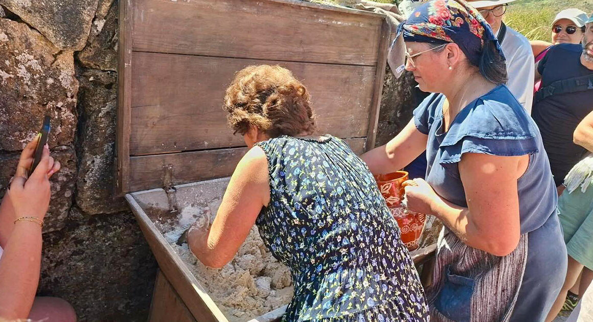 Aldeia em vieira do minho voltou a moer o milho e a cozer o pão