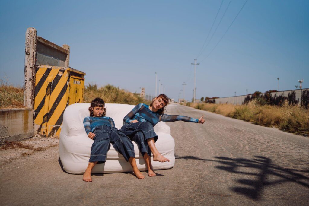 Paredes de coura vira 'o mundo ao contrário' com a arte de rua a tomar conta da vila 11 Paredes de coura vira 'o mundo ao contrário' com a arte de rua a tomar conta da vila