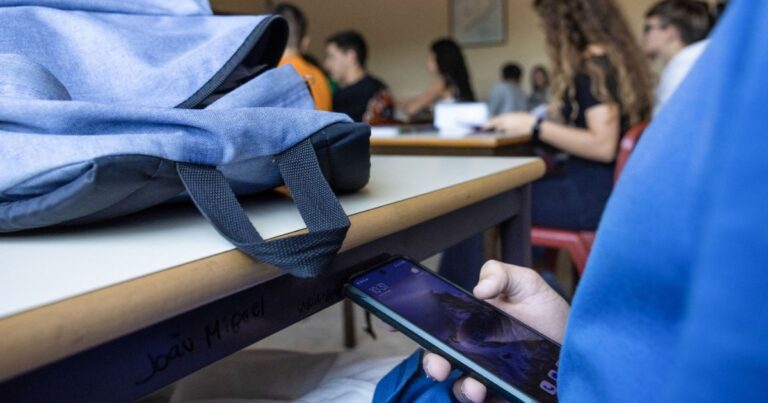 Está aprovado. Telemóveis proibidos nas escolas já em setembro