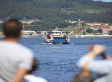 'ferry' de caminha rebocado para avaliação técnica