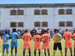 Padres de braga e reclusos 'frente-a-frente' no novo relvado da cadeia de guimarães