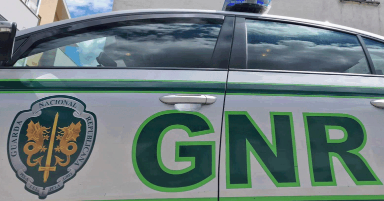 Tentam atropelar gnr no parque de estacionamento de supermercado em vieira do minho