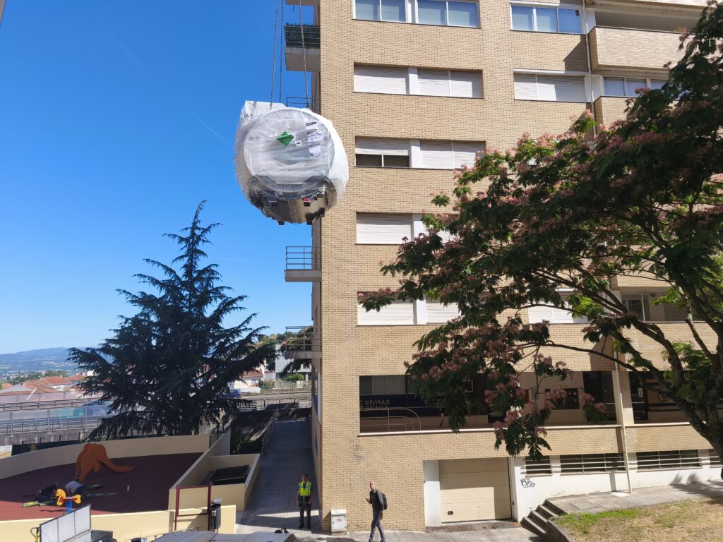 Até foi preciso cortar rua. Centro de diagnóstico em braga instala ressonância magnética de "última geração" 7 Até foi preciso cortar rua. Centro de diagnóstico em braga instala ressonância magnética de "última geração"