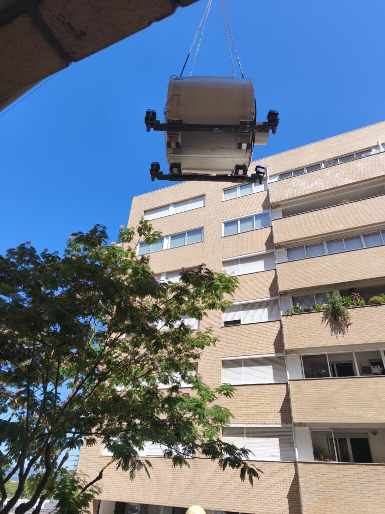 Até foi preciso cortar rua. Centro de diagnóstico em braga instala ressonância magnética de "última geração" 8 Até foi preciso cortar rua. Centro de diagnóstico em braga instala ressonância magnética de "última geração"