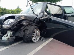 Despista-se contra uma árvore na cidade de braga
