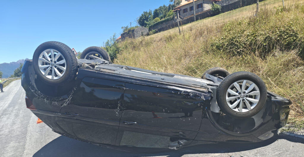 Casal ferido em aparatoso capotamento em vieira do minho 6 Casal ferido em aparatoso capotamento em vieira do minho