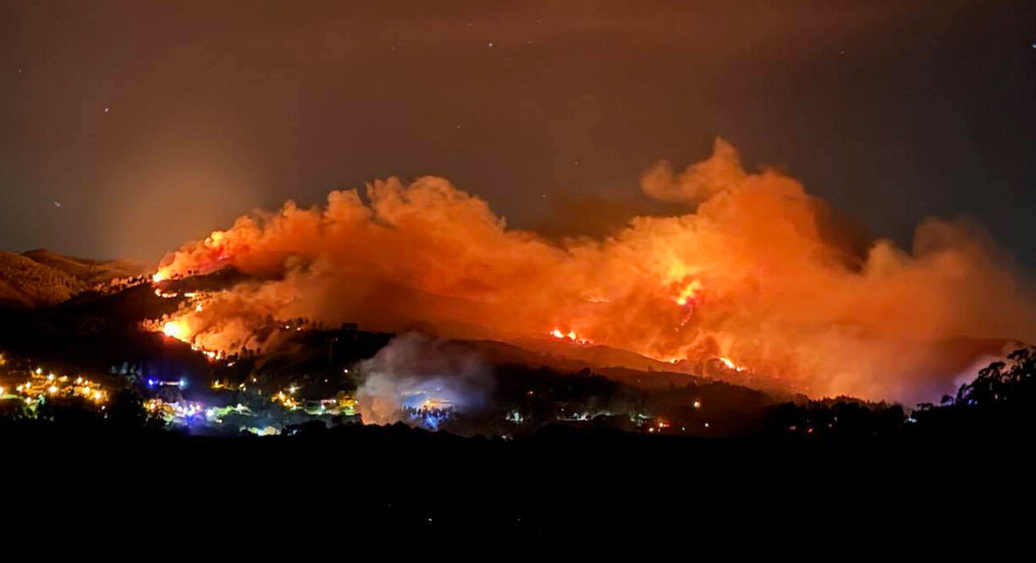 Incêndio de ponte da barca com reforço de meios durante a noite
