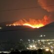Incêndio em vila verde combatido por 65 bombeiros. Chamas visíveis em ponte de lima