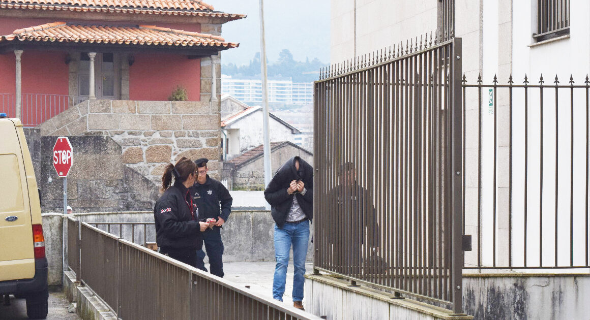 Greve adia sentença de professor acusado de 3. 734 crimes de abuso sexual na póvoa de lanhoso