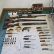 Vila verde: jovem de 21 anos suspeito de ofensas tinha várias armas de fogo e 14 facas de mato