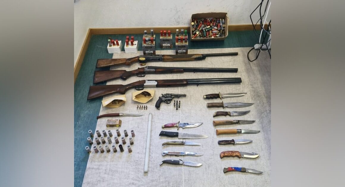 Vila verde: jovem de 21 anos suspeito de ofensas tinha várias armas de fogo e 14 facas de mato