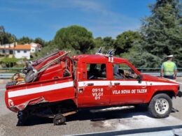 Carro de bombeiros que ia combater fogo no lindoso capota na a3. Há 5 feridos