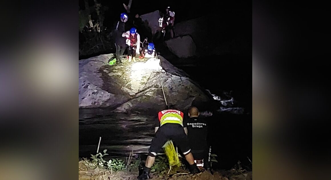 Jovem casal fica preso em "ilhota" após rápida subida da água em praia fluvial de braga