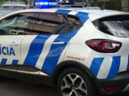 Agridem toxicodependente com pé-de-cabra em braga
