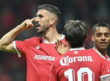 Paulinho eleito o melhor jogador do campeonato mexicano
