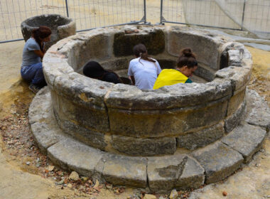 Valença: secular poço está de volta ao local de origem
