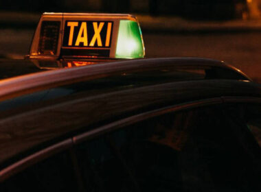 Tribunal condena casal de taxistas de braga por andar 'à chapada' entre si
