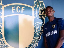 Goleador de 19 anos reforça famalicão
