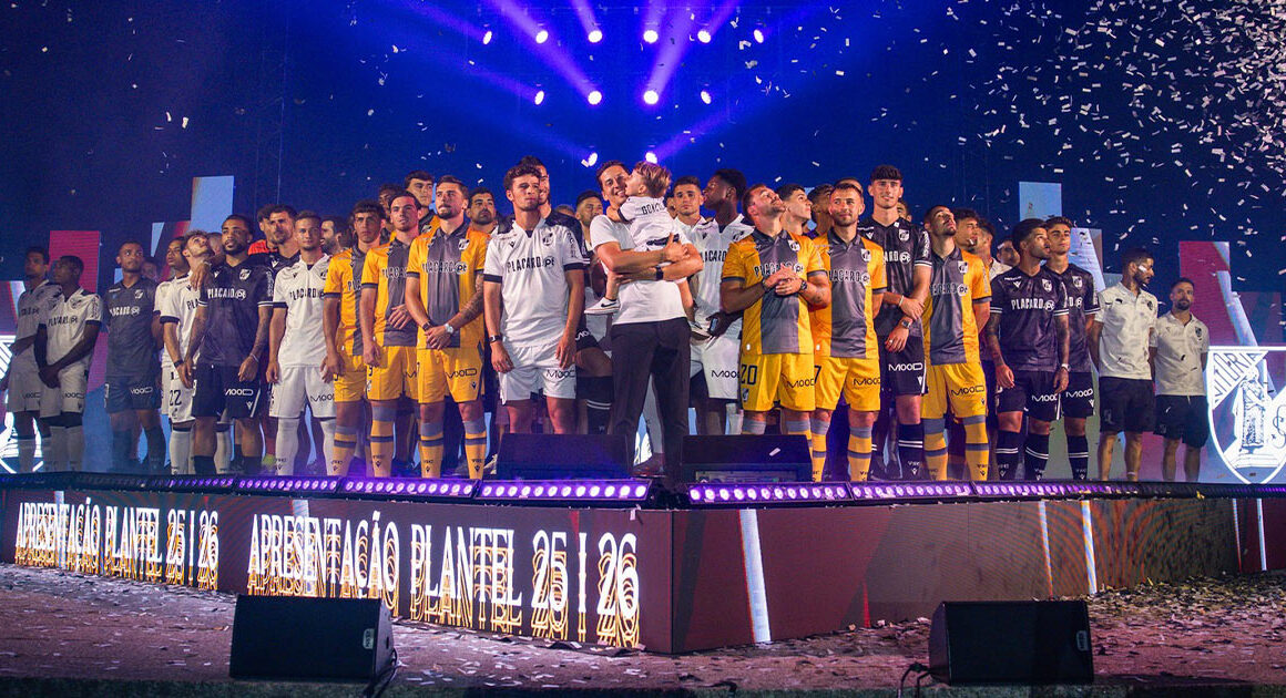 Vitória apresenta plantel de 29 jogadores (com nove reforços)