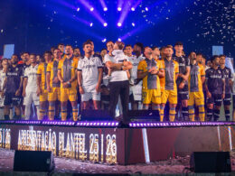 Vitória apresenta plantel de 29 jogadores (com nove reforços)