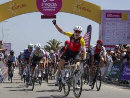 Amalie dideriksen ganha em esposende e é a primeira líder da volta a portugal