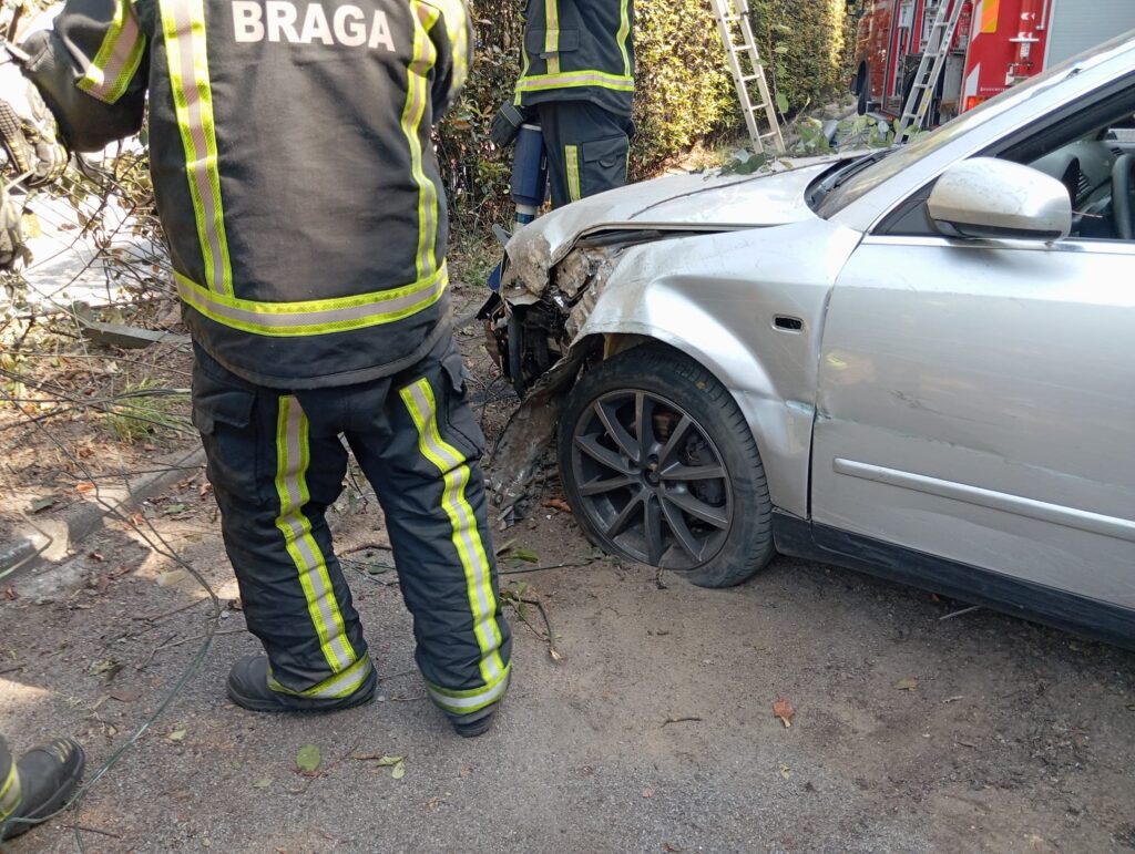 Jovem ferido após choque com camião na variante de braga 8 Jovem ferido após choque com camião na variante de braga