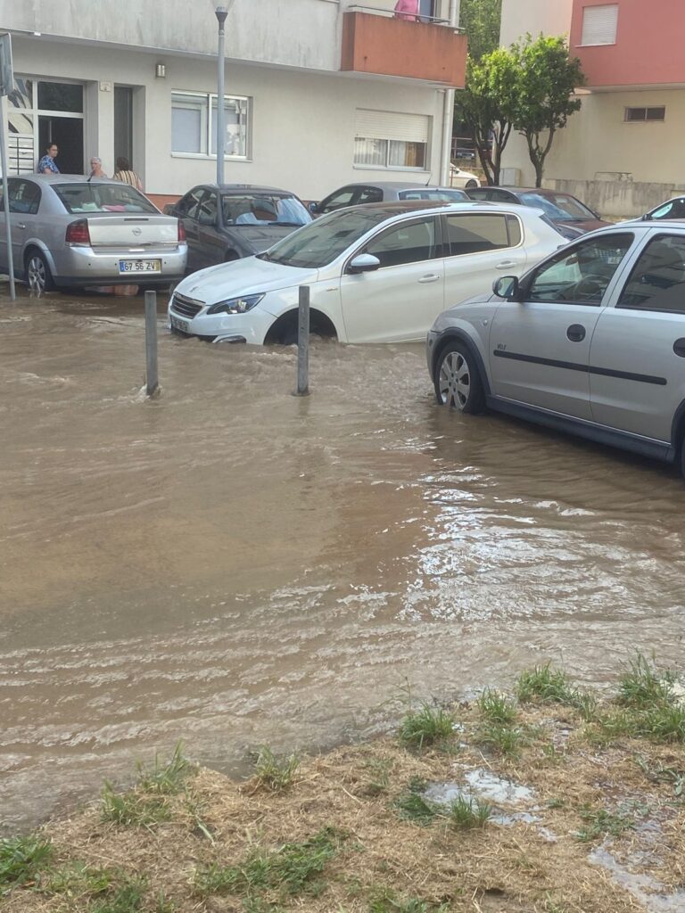 Conduta de água 'estoura' e causa o pânico em viana 14 Conduta de água 'estoura' e causa o pânico em viana
