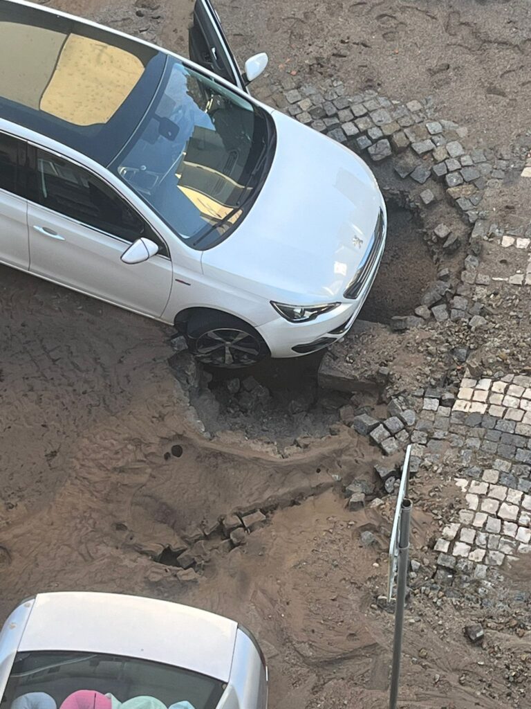 Conduta de água 'estoura' e causa o pânico em viana 13 Conduta de água 'estoura' e causa o pânico em viana